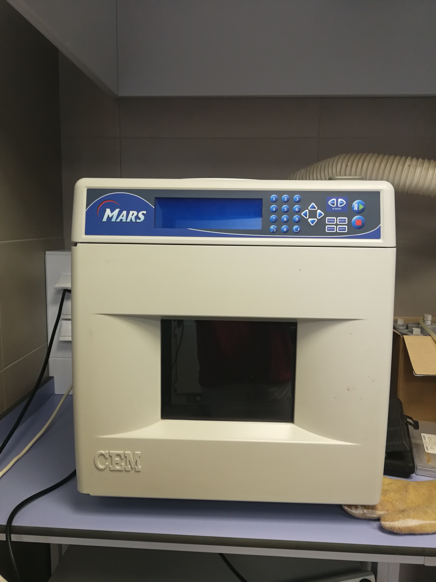 Digestor por microondas